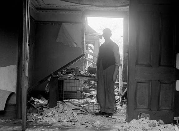Bomb damage in Auckland Road , London - 1940 ©TopFoto Mono Negative !AUFNAHMEDATUM GESCHÄTZT! UnitedArchives1199466