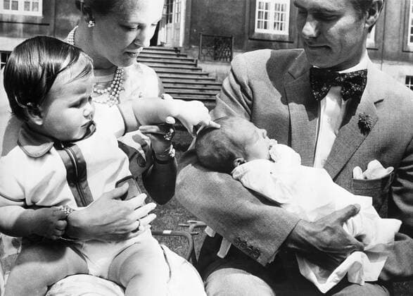 Copenhagen , Denmark - Prince Henrik , watched by his wife Princess Margrethe and son Prince Frederik , holds the newly born son in the grounds of Amalienborg Palace . The baby boy was born on 7th June - photo dated 24th June 1969 ©TopFoto Mono Negative !AUFNAHMEDATUM GESCHÄTZT! UnitedArchives1205476