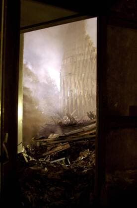 IMAGO History, Anschläge vom 11. September aus New York und Washington D.C 20 Jahre Anschläge vom 11. September: World Trade Center A view through the shattered window of a neighboring building at the wreckage of the World Trade Center in New York, September 17, 2001, one week after the devestating attack by outside terrorists. September 11, 2011 marks the tenth anniversary of the terrorist attacks on the World Trade Center, Pentagon and the crash of flight 93 in Shanksville, Pennsylvania.  WAX2011090104