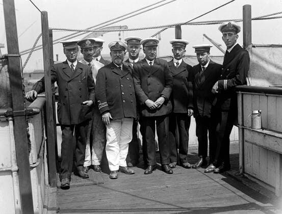 Navy Official . Discovery . The RRS Discovery was the last wooden three - masted ship to be built in Britain . Designed for Antarctic research, she was launched in 1901 . Her first mission was the British National Antarctic Expedition , carrying Robert Falcon Scott and Ernest Shackleton on their first , successful journey to the Antarctic , known as the Discovery Expedition . Mono Negative !AUFNAHMEDATUM GESCHÄTZT! UnitedArchives1228785