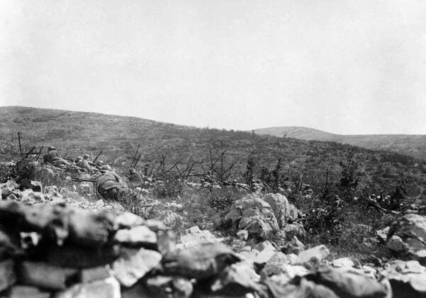 Italian Front - the Isonzo Front Italian Infantry in action against the Austrians in the region of Jamiano . 1917 Mono Negative !AUFNAHMEDATUM GESCHÄTZT! UnitedArchives1231704