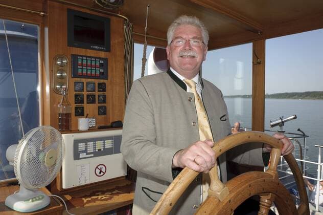 MARTIN ZEIL (bayerischer Wirtschaftsminister) bei der Bootsfahrt auf dem Ammersee, Stegen 24.08.2011