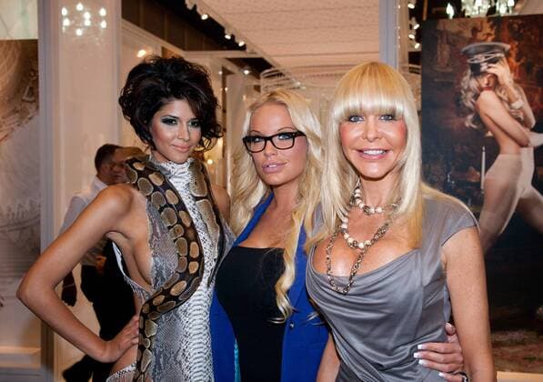 v.li. Venus Gesicht Micaela Schäfer, Gina Lisa Lohfink, Dolly Buster - Eröffnung der 15. Internationalen Erotik Fachmesse Venus 2011 in den Messehallen am Funkturm in Berlin