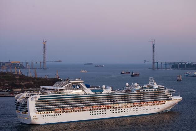 ITAR-TASS: VLADIVOSTOK, RUSSIA. OCTOBER 4, 2011. The Diamond Princess cruice ship moored at the port of Vladivostok. Run by Princess Cruises cruise line, the Diamond Princess is one of the largest ships operating cruises in the Pacific Ocean.  RE0EF5F8
