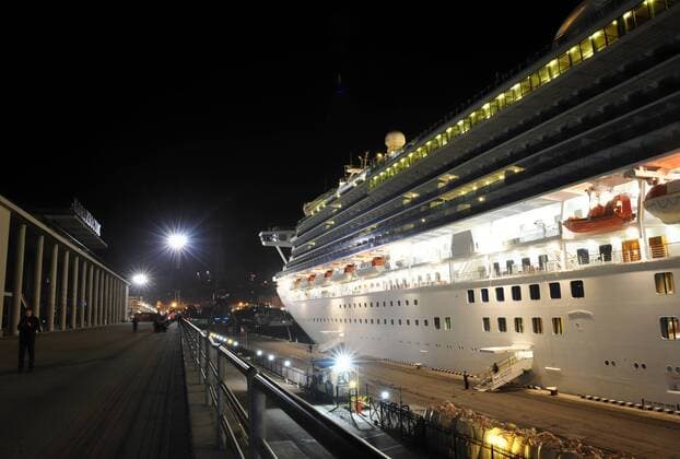 ITAR-TASS: VLADIVOSTOK, RUSSIA. OCTOBER 4, 2011. The Diamond Princess cruise ship moored at the port of Vladivostok. Run by Princess Cruises cruise line, the Diamond Princess is one of the largest ships operating cruises in the Pacific Ocean.  RE0EF5E1