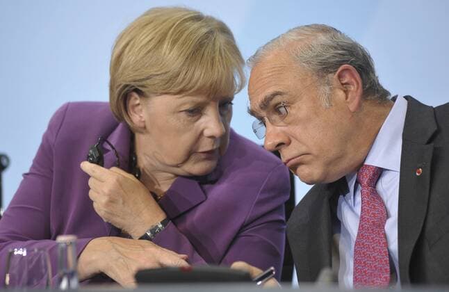 V.l.n.r.: Robert B. Zoellick (Präsident Weltbank), Christine Lagarde (Direktorin Internationaler Währungsfond IWF), Bundeskanzlerin Angela Merkel und Angel Gurria (Generalsekretär OECD) während einer Pressekonferenz zu Fragen des internationalen Währungssystems in Berlin Pressekonferenz zu Fragen des internationalen Währungssystems in Berlin