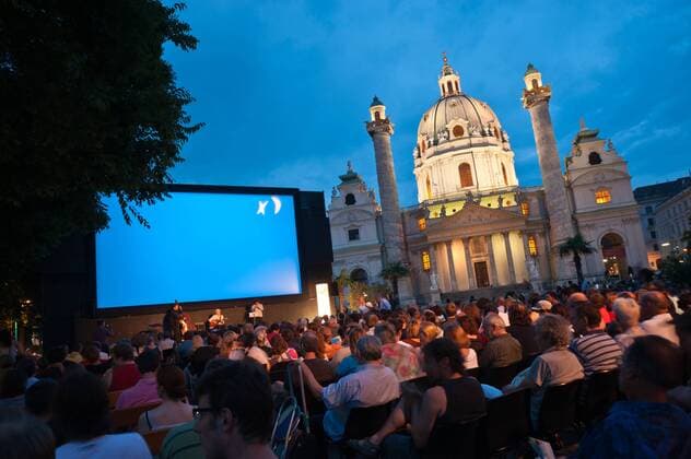 Wien, Karlsplatz, Kino unter Sternen