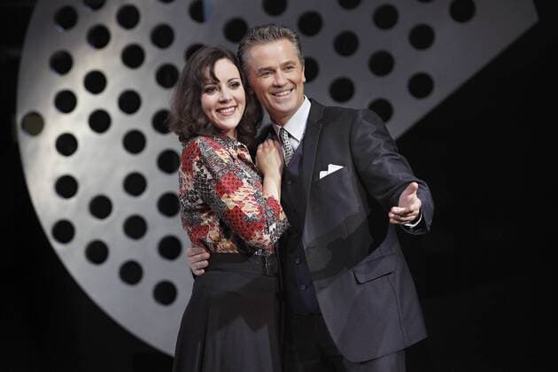 Schlosspark Theater Berlin ALEXANDRA - GLÜCK UND VERHÄNGNIS EINES STARS (von Michael Kunze), Regie: Adelheid Müther, Musikalische Leitung: Dietmar Loeffler, Bühne: Matthias Karch, Kostüme: Suse Braun, Premiere am 15.10.2011. Szene mit Jasmin Wagner (als Alexandra) und Timothy Peach (als Jaques Moulin).