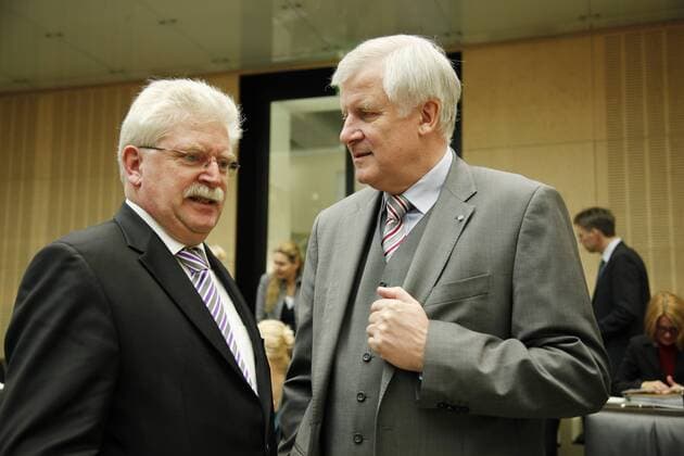 Berlin, Bundesrat, Der Bundesrat hat in seiner heutigen Sitzung den bayerischen Ministerpräsidenten Horst Seehofer einstimmig zu seinem Präsidenten für die Zeit vom 1. November 2011 bis zum 31. Oktober 2012 gewählt. Foto: Martin Zeil, FDP Stellvertreter des Ministerpräsidenten des Freistaates Bayern Bayerischen Ministerpräsidenten Horst Seehofer
