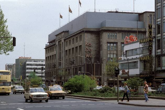 Kaufhaus des Westens (KaDeWe) in Berlin - Außenansicht !AUFNAHMEDATUM GESCHÄTZT!