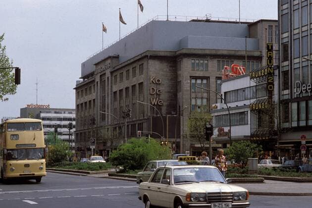 Kaufhaus des Westens (KaDeWe) in Berlin - Außenansicht !AUFNAHMEDATUM GESCHÄTZT!
