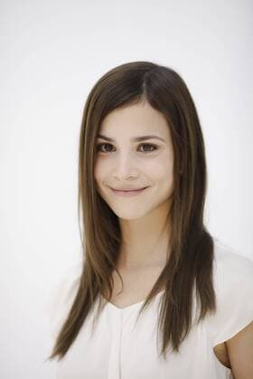 Aylin Tezel märchenhafte Feiertage kommen Weihnachten auf die Fernsehzuschauer im Ersten zu. Denn die ARD setzt ihre erfolgreiche Reihe Sechs auf einen Streich auch 2011 fort und zeigt am 25. und 26. Dezember 2011 wieder vier emotionale Neuverfilmungen nach Märchen der Brüder Grimm: Jorinde und Joringel (rbb ARD) u. a. mit Katja Flint und Uwe Kockisch, Aschenputtel (WDR ARD) u. a. mit Barbara Auer und Harald Krassnitzer, Die Sterntaler (SWR ARD) u. a. mit Axel Prahl und Meira Durand sowie Die zertanzten Schuhe (MDR ARD) u. a. mit Dieter Hallervorden und Inez Björg David.