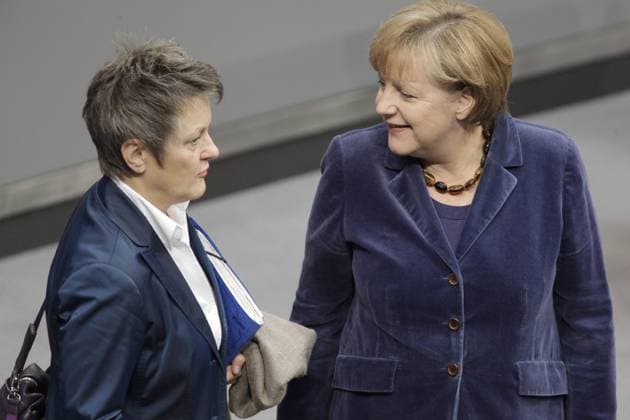 Berlin, Bundestag: Regierungserklärung von Bundeskanzlerin Merkel zum Europäischen Rat am 26. Oktober in Brüssel, Foto: Renate Künast, BÜNDNIS 90 DIE GRÜNEN, Bundeskanzlerin Angela Merkel