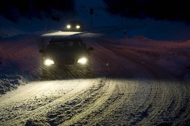 Auto auf Schneedecke - McPHOTOxxx xxxLeitner