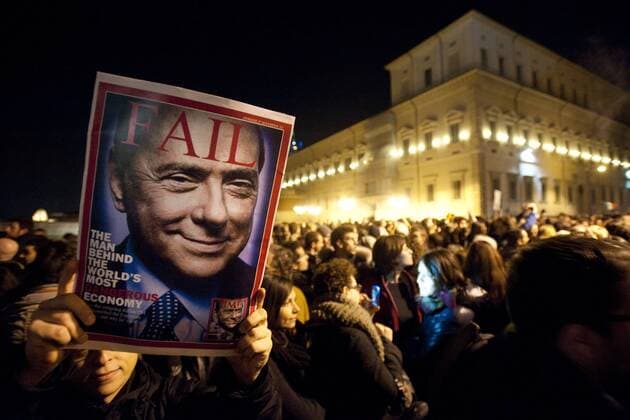 Jubel auf den Strassen Roms nach der Botschaft vom Rücktritt von Italiens Ministerpräsident Silvio Berlusconi  carminexcuccuru