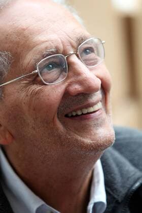 Jena , 061011 , Universität Jena ehrt Künstler Frank Stella mit einer Ausstellung im alten Straßenbahndepot , Ausstellungsaufbau , Pressekonferenz Im Bild: New Yorker Künstler Frank Stella