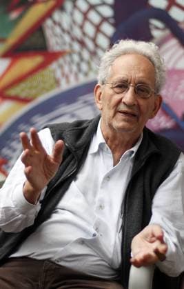 Jena , 061011 , Universität Jena ehrt Künstler Frank Stella mit einer Ausstellung im alten Straßenbahndepot , Ausstellungsaufbau , Pressekonferenz Im Bild: New Yorker Künstler Frank Stella