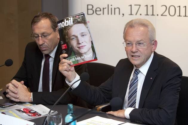Berlin, den 17.11.2011 Pressekonferenz Deutsche Bahn feiert 10 Jahre Carsharing Foto: v.l. Rolf Luebke, Geschäftsführer DB Rent und DB Fuhrpark und Dr. Rüdiger Grube, Vorstandsvorsitzender Deutsche Bahn AG.