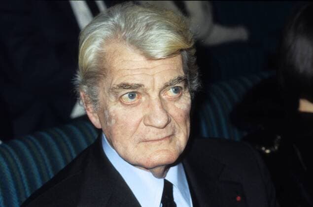 Jean Marais (Schauspieler) 02 85 geue Mann TV Fernsehen Schauspiel Frankreich Film Theater kurzhaarig weißhaarig seriös Jackett Krawatte Hemd sitzend neutral Portrait quer