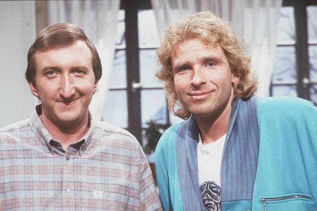 Mike Krüger und Thomas Gottschalk 02 86 wie Fernsehen Film Schauspiel Show Moderation quer Portrait leger lächelnd