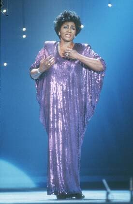 Grace Bumbry 08 86 rag Frau dunkelhäutig Gesang Musik Locken festlich Kleid Bühne Auftritt hoch ganz stehend singend gestikulierend