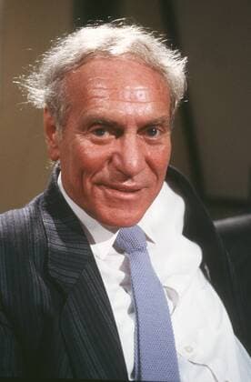 Hans-Peter Minetti 07 87 ru Schauspiel Mann grauhaarig seriös Jackett Krawatte hoch Portrait lächelnd