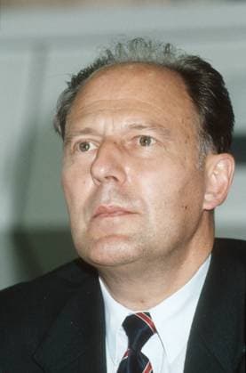 Dr. Jürgen Warnke (Politiker) 06 88 dar Dr. Jürgen Warnke im Juni 1988 Deutschland deutsch Deutscher Mann Politik Minister Bundesminister MdB CSU german politician Minister hoch Portrait neutral
