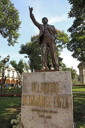 Denkmal für Heliodoro Hernandez Loza, Guadalajara, Staat Jalisco, Mexiko iv_003_0461