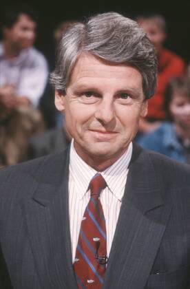 Klaus Bresser (TV-Journalist) 08 89 rag Klaus Bresser im August 1989 Deutschland deutsch Deutscher Mann Journalismus Fernsehen Moderation Moderator german journalism hoch Portrait lächelnd