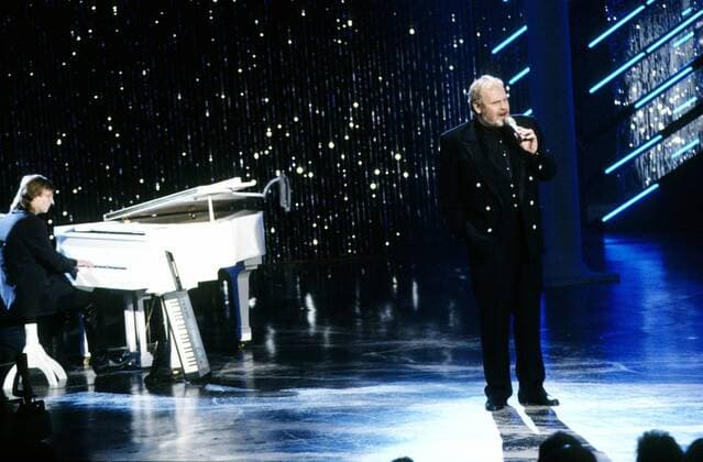 Gunther Emmerlich (re.) mit Wladislaw Sendetzki 11 90 - Mann TV Fernsehen Moderation Moderator Musik Oper Sänger Opernsänger Bass Entertainer Show Bühne Kulisse ganz quer stehend lächelnd Flügel Piano Klavier Klavierspieler Pianospieler Mikrofon haltend singend Showkolade