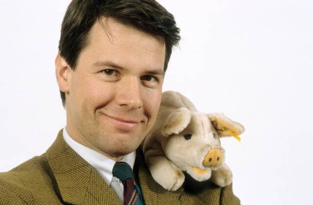 Peter Kloeppel 02 92 mapo Mann Fernsehen Moderation Journalismus TV News Anchorman dunkelhaarig seriös Jackett Krawatte quer Portrait Stofftier neutral