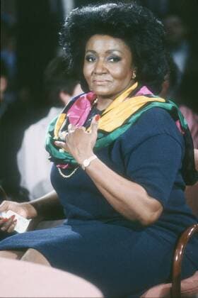 Grace Bumbry 03 92 dar Frau dunkelhäutig Gesang Musik Locken seriös Talkshow hoch halb sitzend Halstuch neutral
