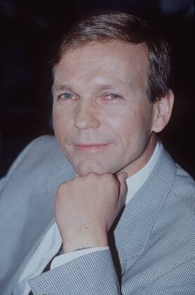 Hans-Wilhelm Schlegel 05 92 nou Wissenschaft Physik Mann dunkelhaarig seriös Jackett Krawatte hoch Portrait Hand lächelnd