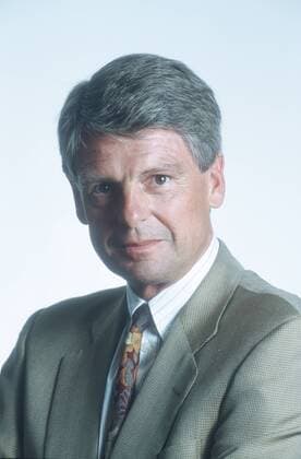 Klaus Bresser 08 92 ue Mann Fernsehen Moderation Journalismus hoch Portrait grauhaarig Sakko grün seriös neutral