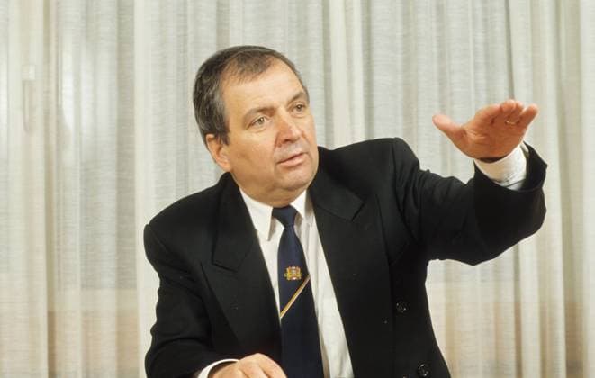 Prof. Klaus Töpfer 02 93 hör Mann Politik CDU Minister Umwelt dunkelhaarig quer halb sprechend gestikulierend
