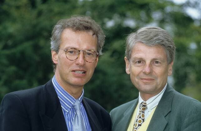 Klaus Bresser (re.) und Klaus-Peter Siegloch 09 93 pp Mann Fernsehen Moderation Journalismus quer Portrait lächelnd