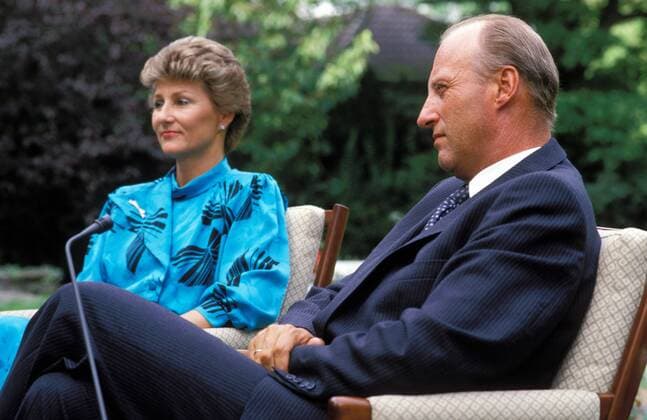 Harald V. von Norwegen mit Ehefrau Sonja Haraldsen !AUFNAHMEDATUM GESCHÄTZT!