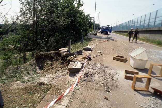 Attentat auf Hans Neusel (Deutschland SPD): Schäden am Straßenrand