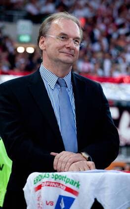Ministerpräsident Dr. Reiner Haseloff (CDU, Sachsen Anhalt) - Stadioneinweihung mit Eröffnungsspiel Hallescher FC vs. Hamburger SV im Erdgas Sportpark Halle Saale - Einzelbild, Deutschland, 20.09.2011, Fußball, Mann, Männer