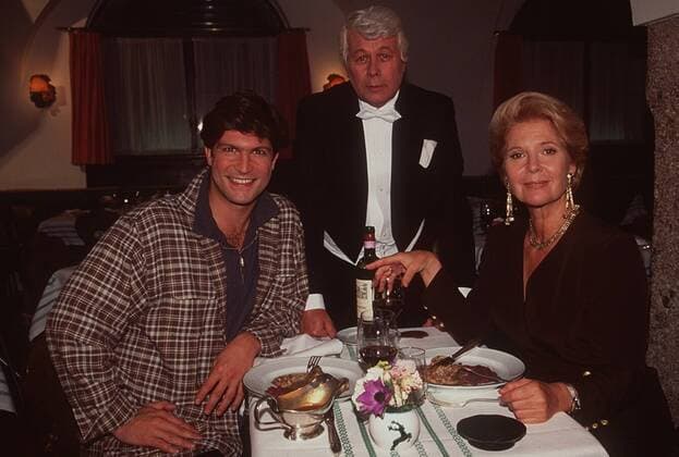 Ich begehre Dich (SAT.1) v.li.: Francis Fulton Smith, Peter Weck und Christiane Hörbiger 10 94 kri Fernsehen TV Schauspiel Film quer halb lächelnd seriös