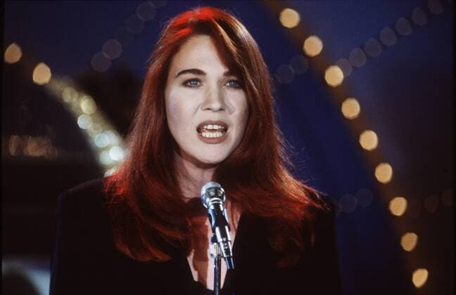 Juliane Werding 09 92 nou Frau Musik Pop Schlager Medizin Heilpraxis rothaarig langhaarig seriös quer Portrait Mikrophon singend