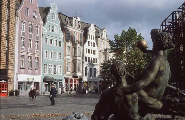 Rostock - Kröpeliner Straße - 12 94 te Stadt Außenansicht Haus Gebäude draußen quer