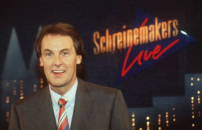 Jörg Wontorra in Schreinemakers live (SAT.1) 03 96 mo Mann Fernsehen TV Sport Moderation Show Management Journalismus dunkelhaarig seriös Jackett Krawatte quer Portrait Logo lächelnd