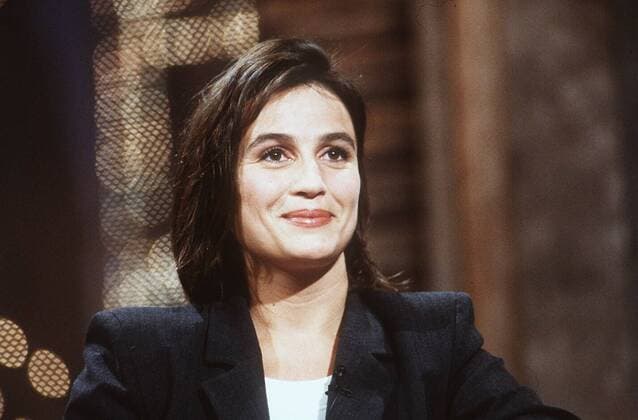 Sandra Maischberger 02 96 pp Frau Fernsehen TV Journalismus Moderation dunkelhaarig leger Jackett schwarz quer Portrait neutral