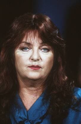 Gigi Herr 04 96 her Show Musik Gesang Frau dunkelhaarig langhaarig leger Bluse blau hoch Portrait neutral