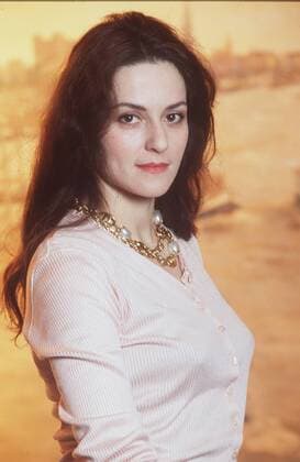 Martina Gedeck (Schauspielerin) 12 96 her TV Fernsehen Schauspiel Frau dunkelhaarig langhaarig Schmuck Kette leger Shirt hoch halb neutral