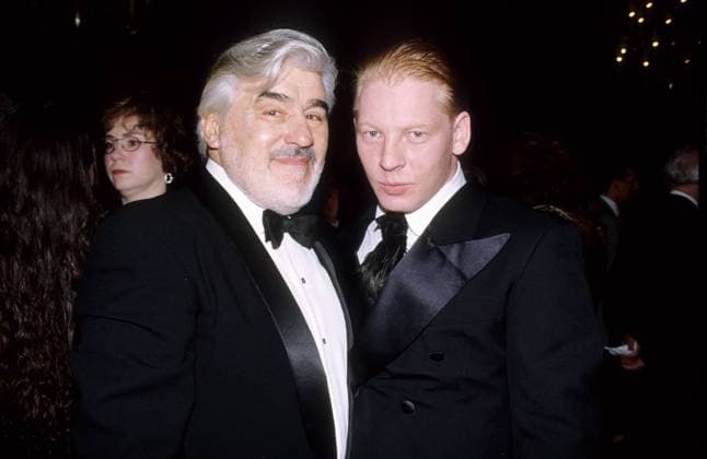Ben Becker mit Mario Adorf (li.) 01 98 kück Schauspiel TV Fernsehen Film Mann Kino stehend seriös festlich halb quer Gespräch Bayrischer Filmpreis