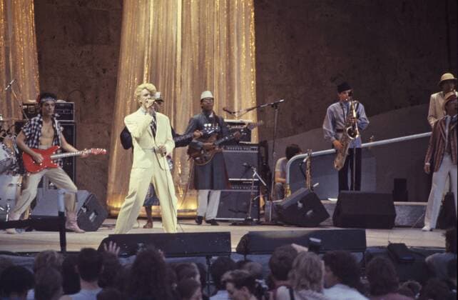 David Bowie s Serious Moonlight Tour. Konzert in der Waldbühne, Berlin Steve Earle, David Bowie, Carmine Rojas, Carlos Alomar, Steve Eslon, Stan Harrison, Frank Simms