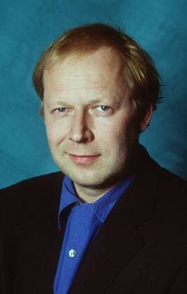 Axel Milberg (Schauspieler) 03 99 her Mann TV Fernsehen Schauspiel kurzhaarig blond leger Hemd Jackett Portrait hoch lächelnd