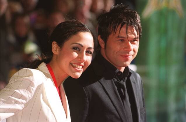 Anastasia mit Markus Kavka (TV-Moderatoren) 03 02 urb Frau Mann TV Fernsehen Musik MTV VJ Moderator Moderatorin Außenwette Wetten, dass...? Moderation halb quer lächelnd Verleihung Echo 2002 am 07.03.2002 in Berlin